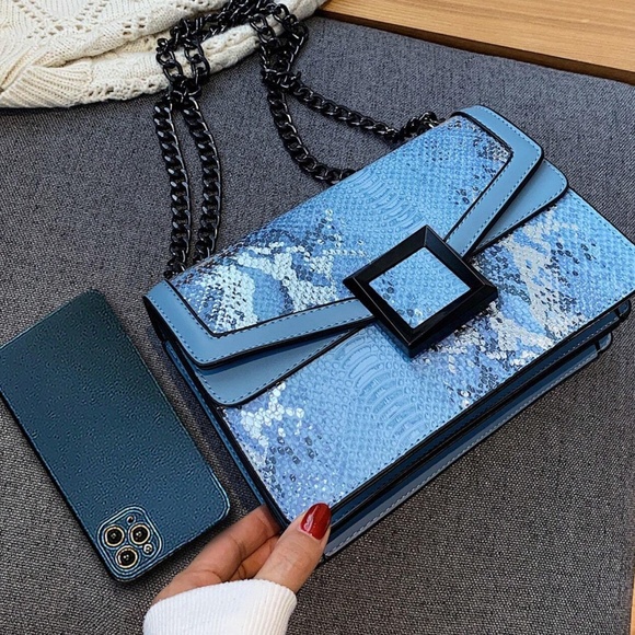 Luxe Vegan Leather Snakeskin Medium Size Shoulder Crossbody Bag - Picture 6 of 12